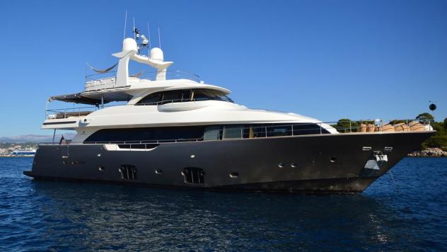 Ferretti Custom Line Navetta 26M