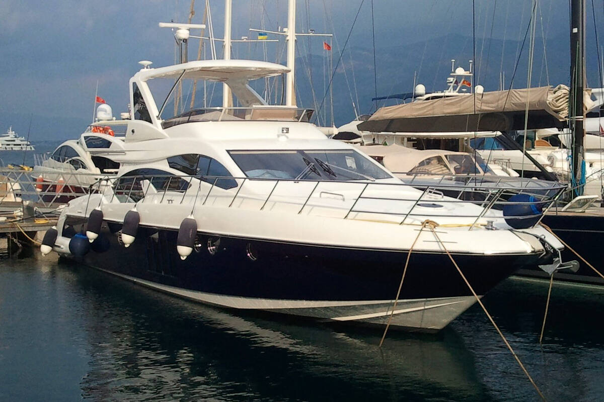 Exterior Azimut 64 2013