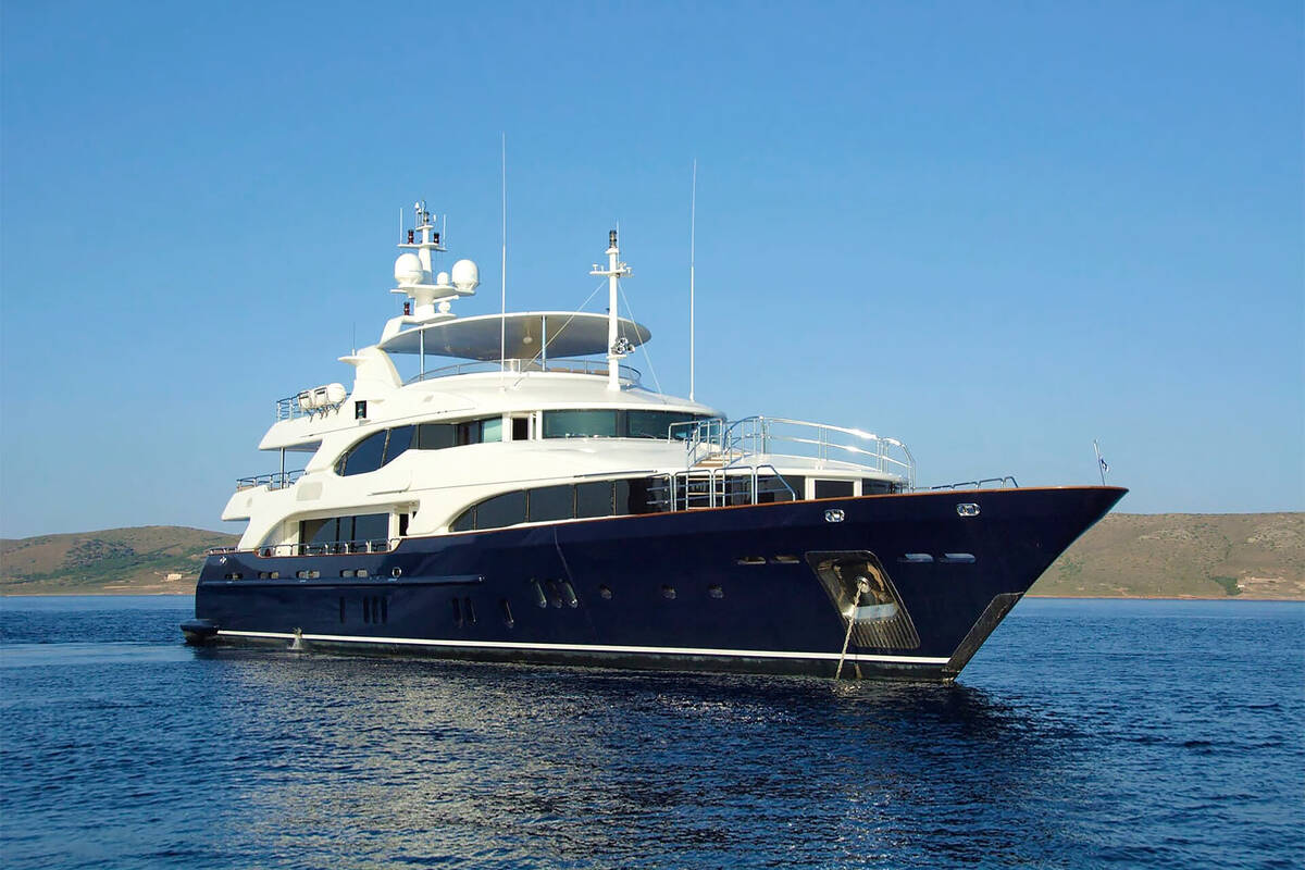 Benetti Vision 145 exterior