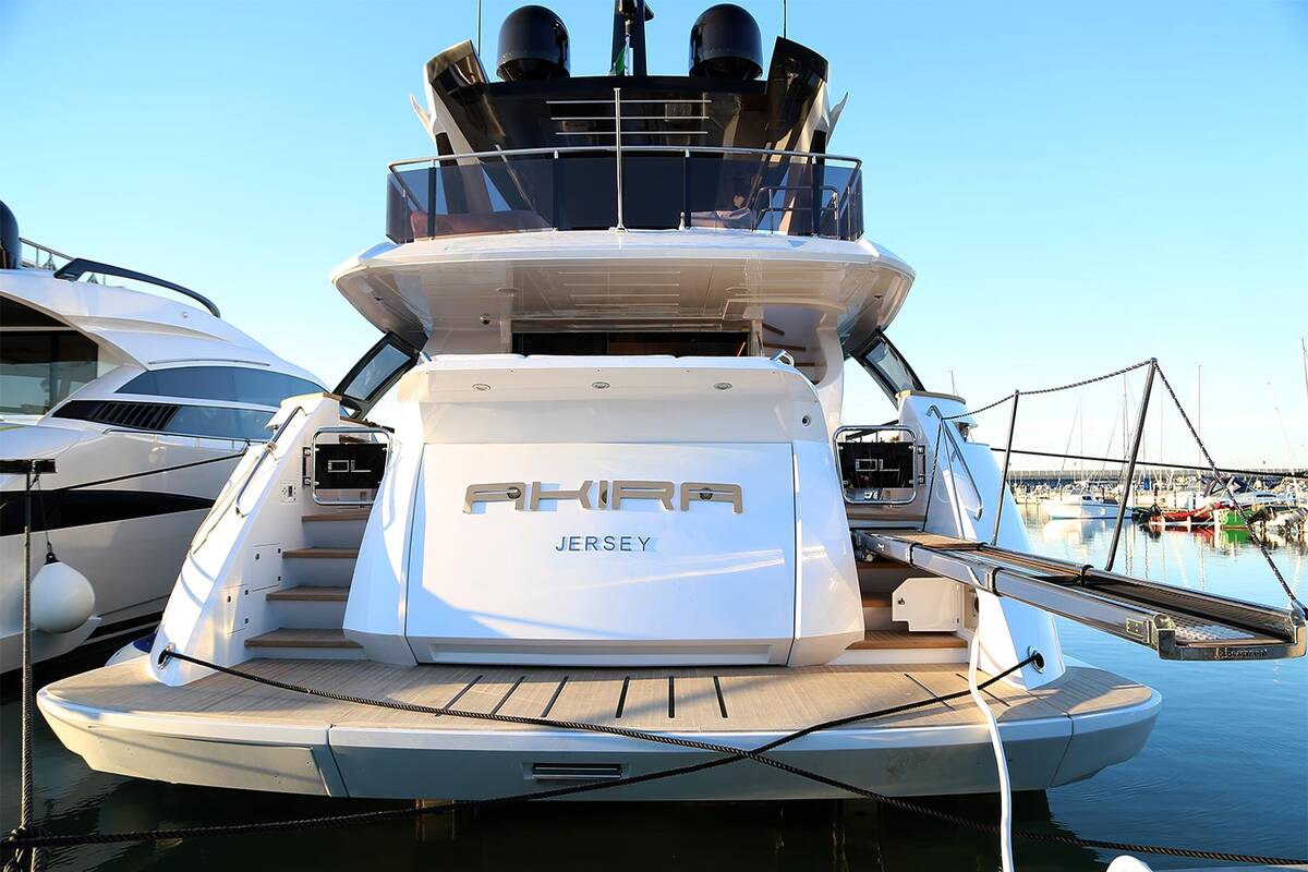Exterior Dreamline 26m Akira