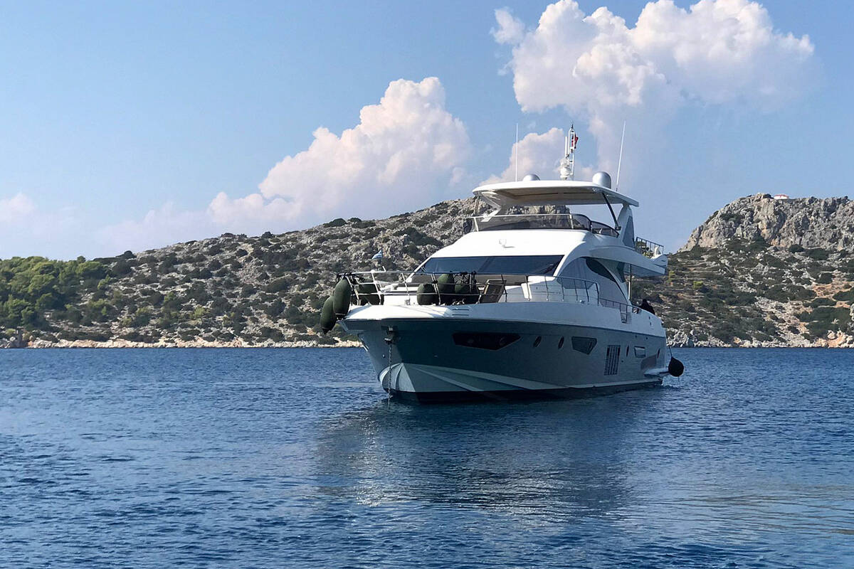 Exterior M/Y Azimut 80 "MEMORIES"