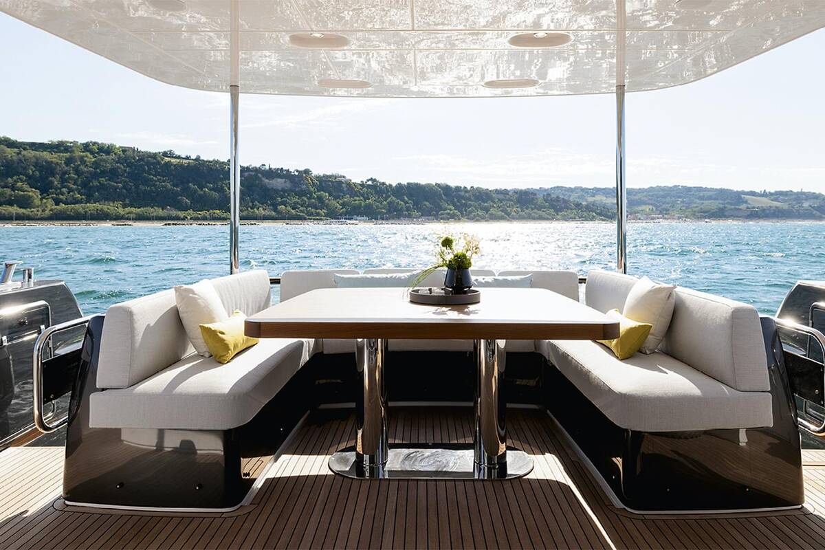 Dining area on cockpit