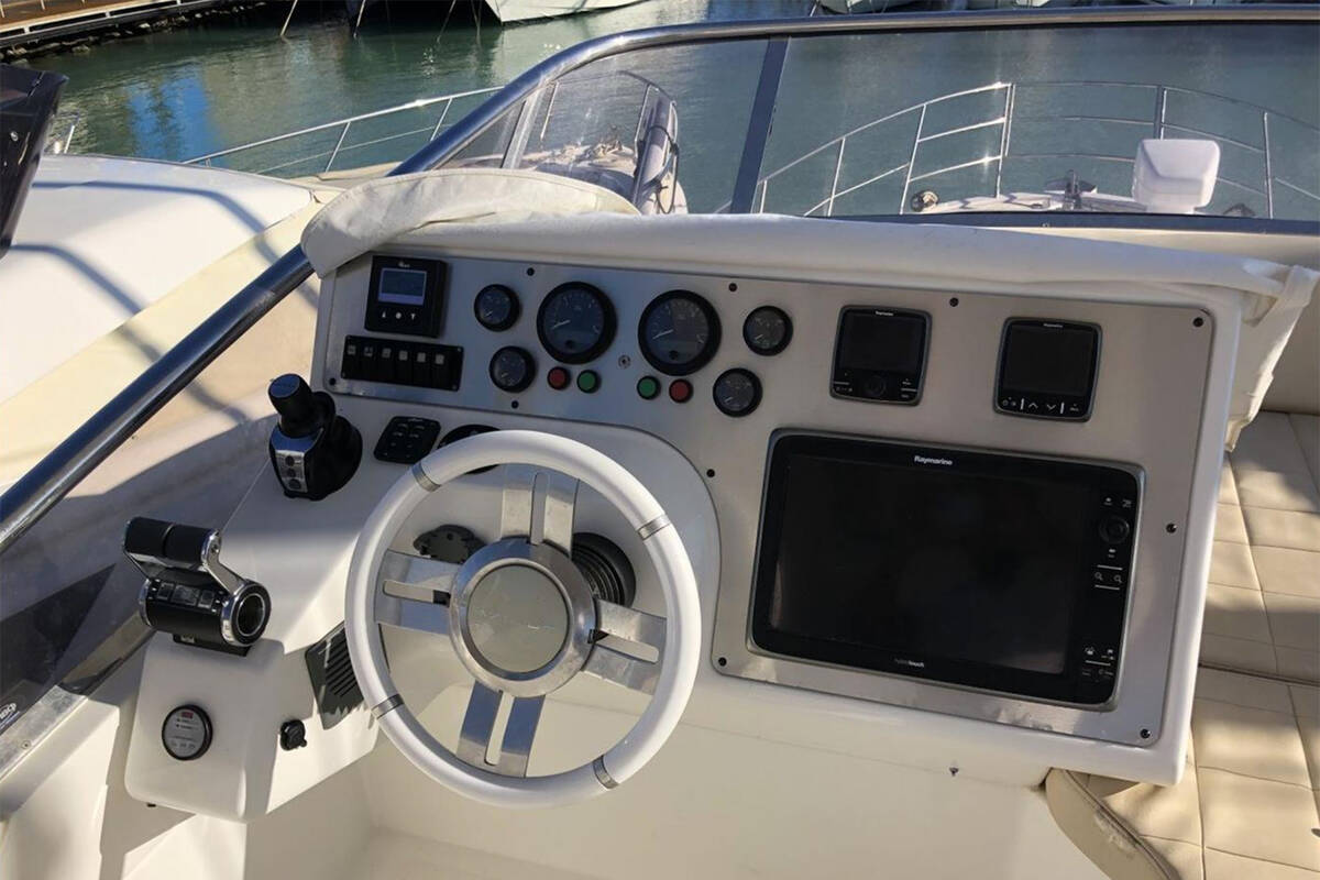 Helm station on flybridge