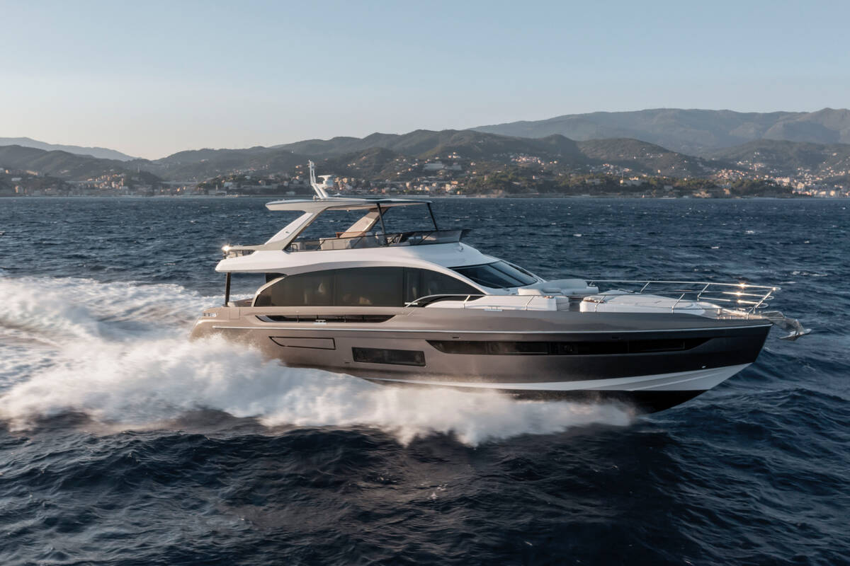 Exterior Azimut 72 Fly