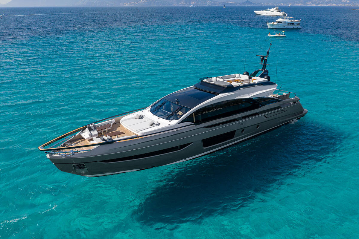 Exterior Azimut Grande S10