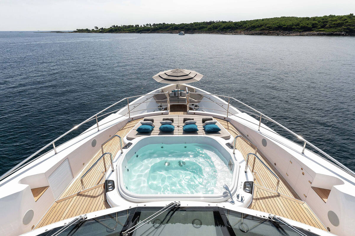 Jacuzzi on bow