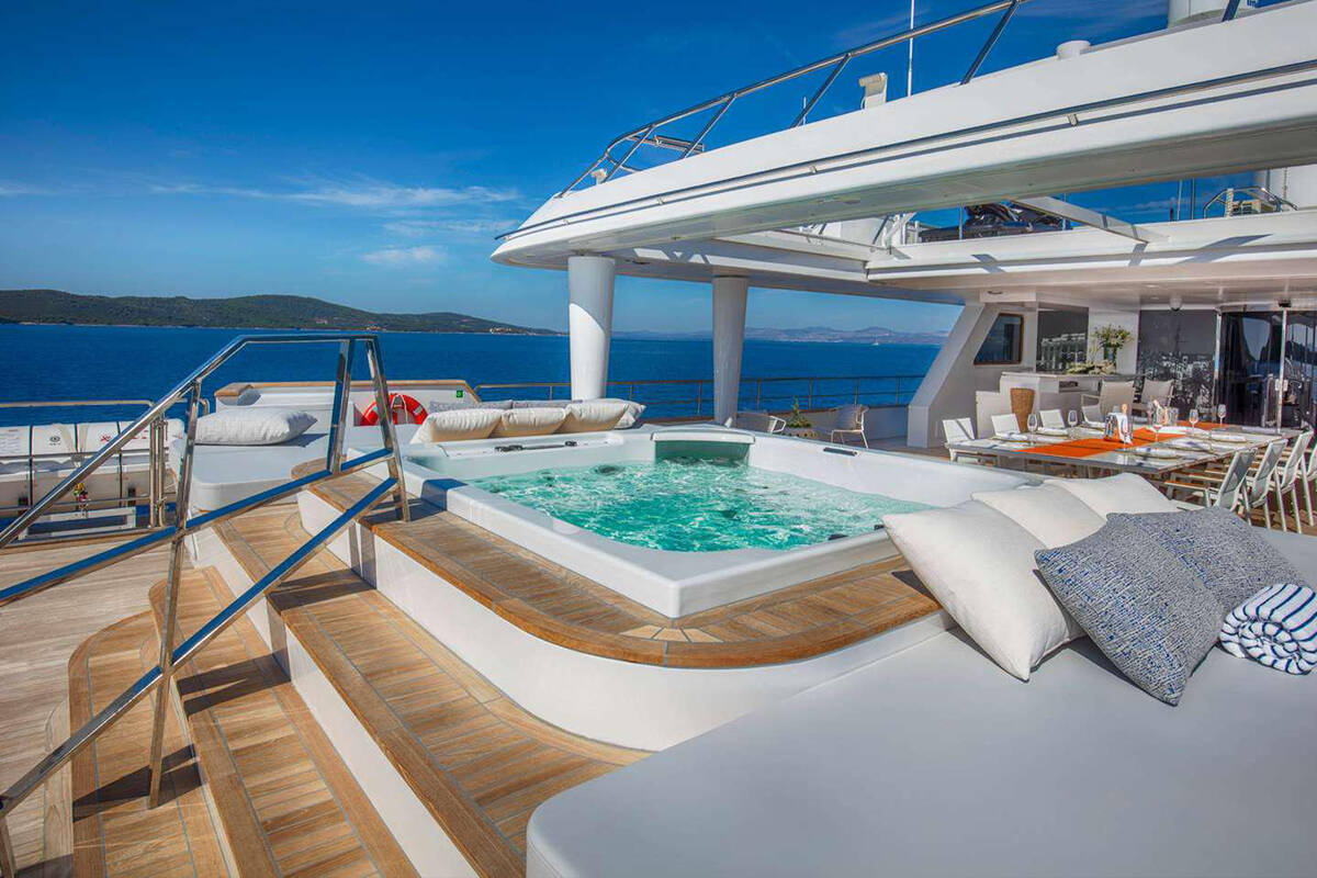 Upper deck