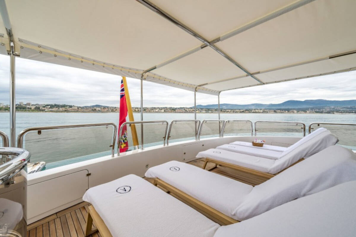 Sunbathing area on sun deck 