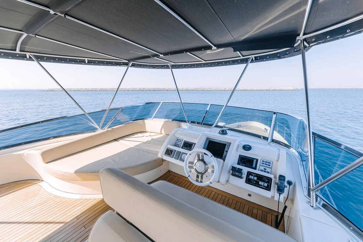 Helm station on flybridge