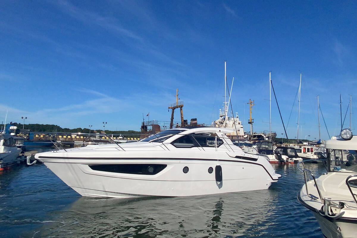 Exterior Atlantis 34