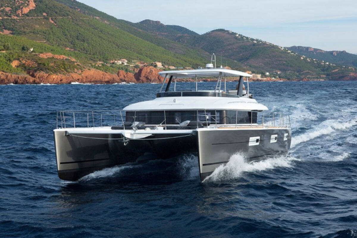 Exterior M/Y LONG MONDAY 