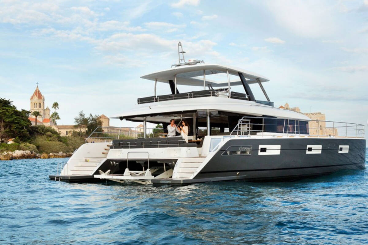 Exterior M/Y LONG MONDAY 