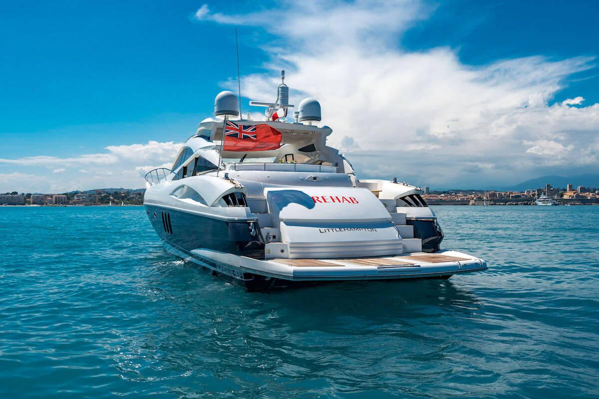 Exterior M/Y REHAB 