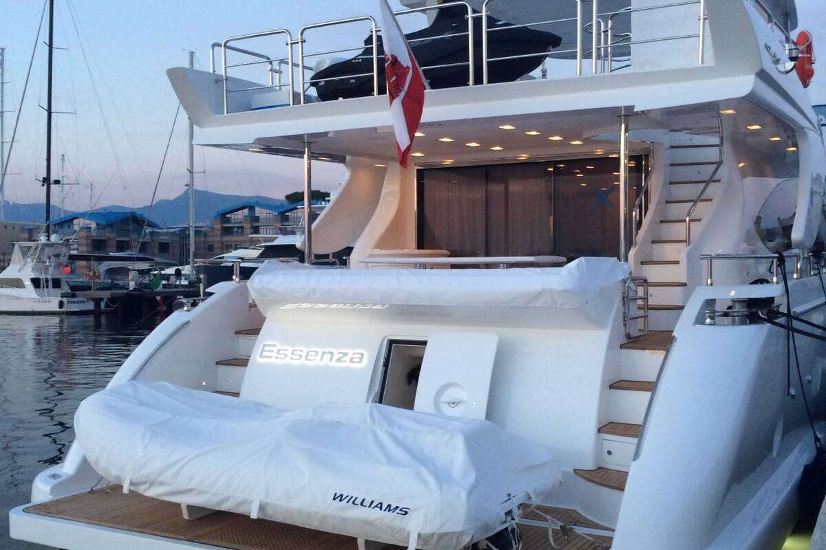 Exterior Azimut 84, 2015