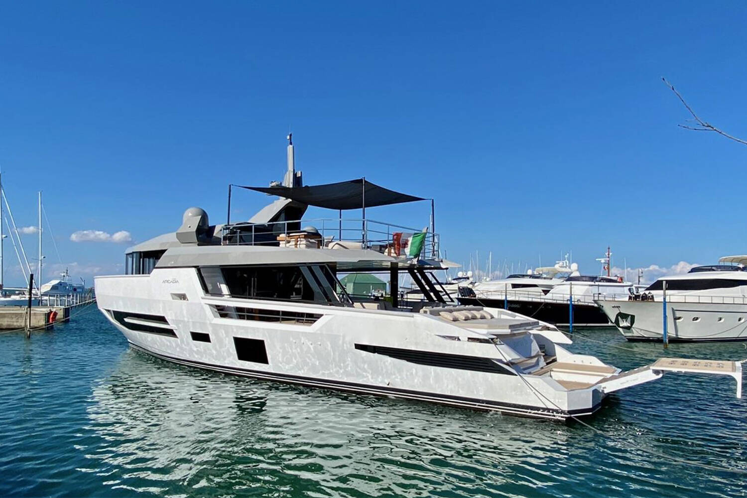 Arcadia Yachts Sherpa 80 XL