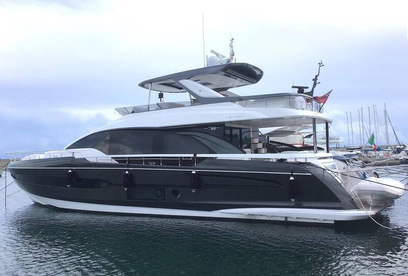 Exterior Azimut 78 Flybridge