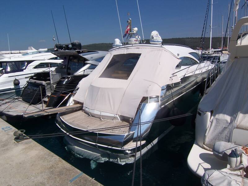 Exterior Sessa C52