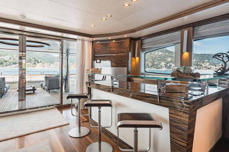 Main deck bar
