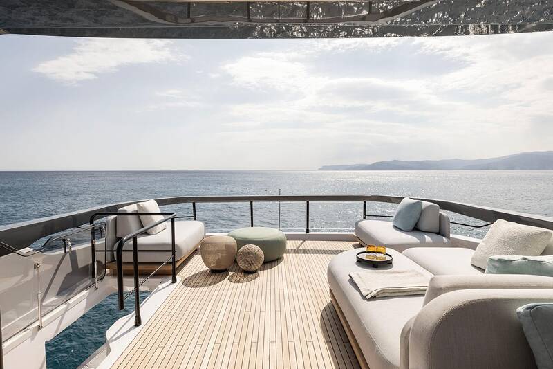 Lounge area on aft flybridge