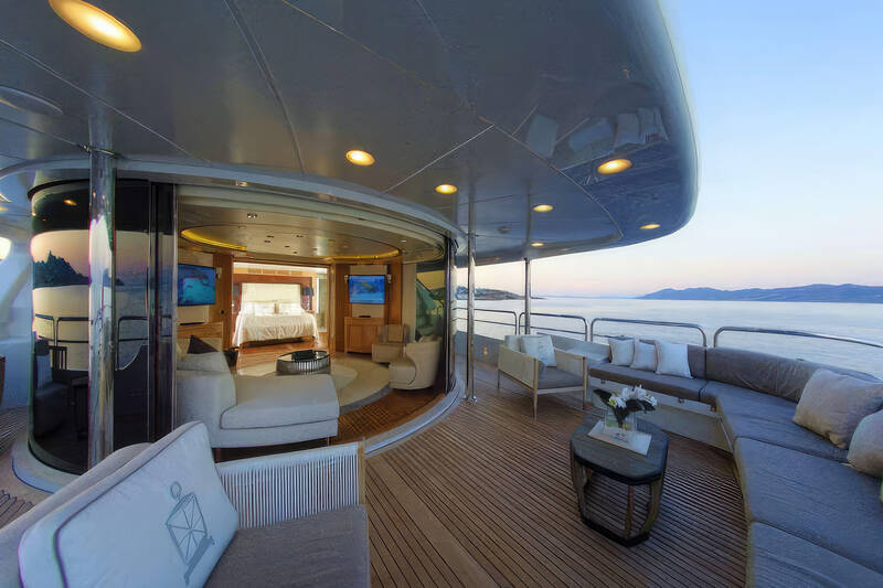 Upper deck