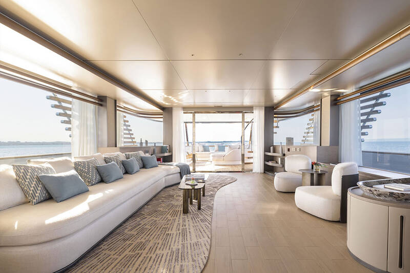 Main deck salon