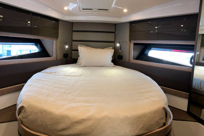 Bow (master) cabin