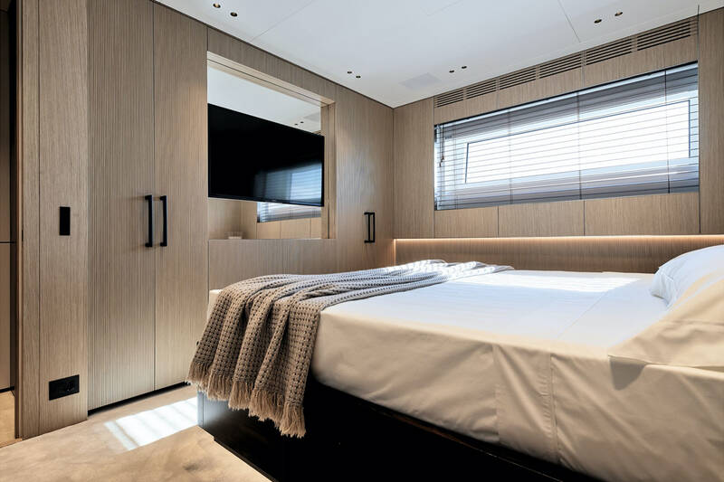 Guest cabin on starboard side on lower deck