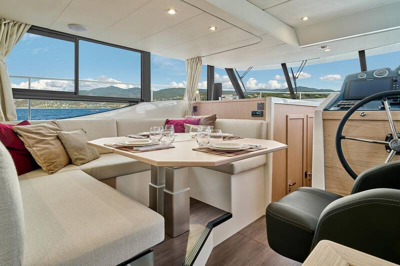 Salon dining