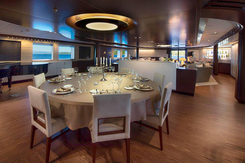 Salon dining