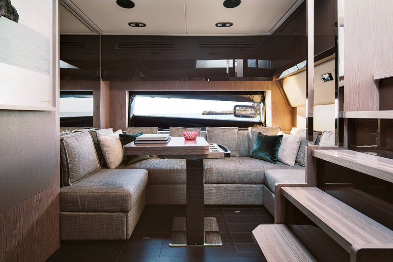 Dinette on lower deck