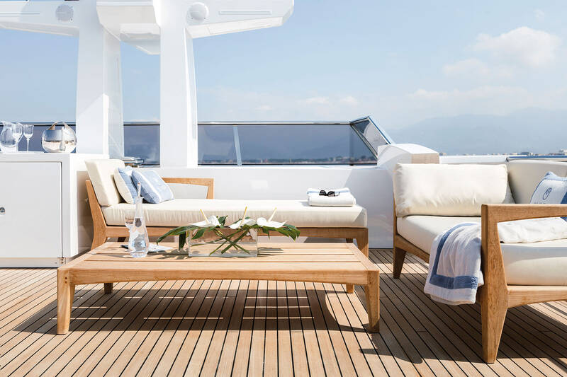 Lounge area on flybridge