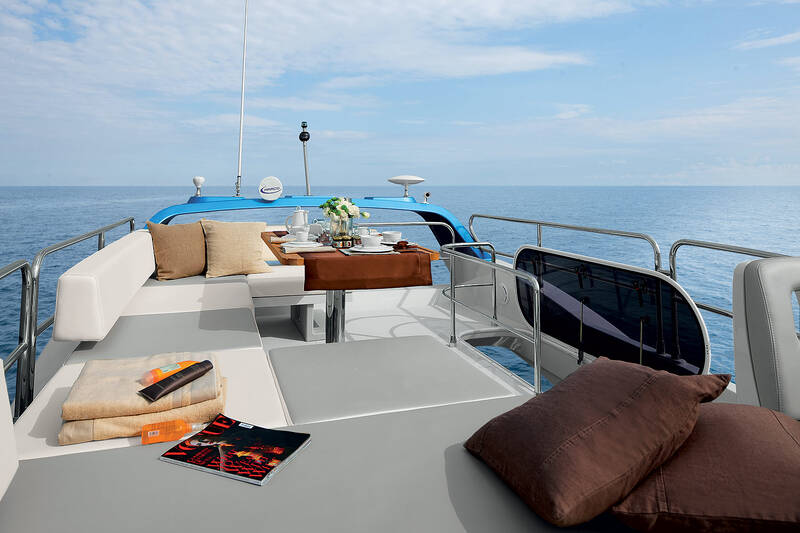 Flybridge C-Shaped Bench