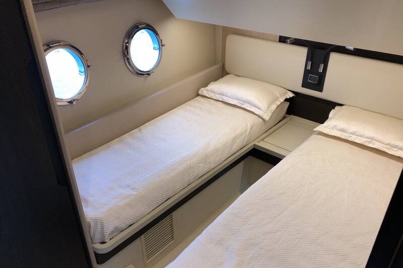 Guest cabin starboard