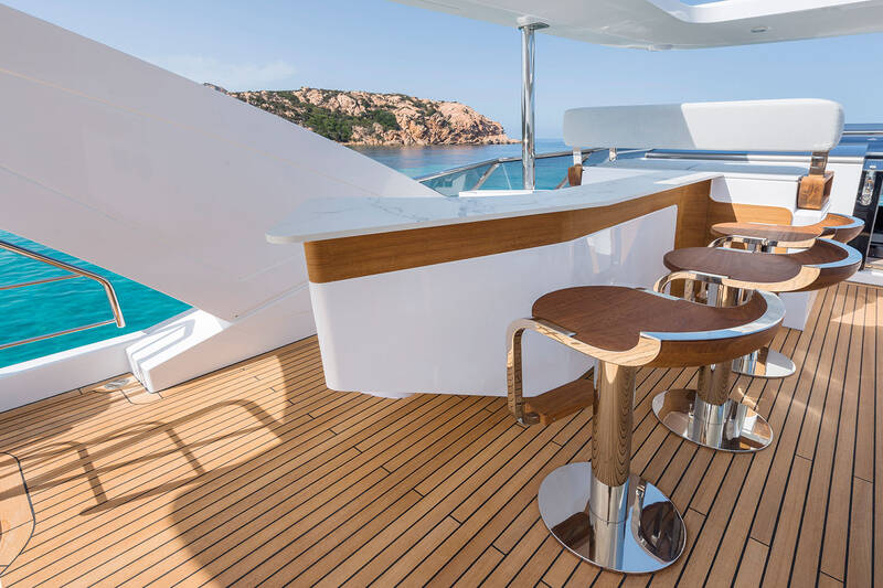 Bar on flybridge