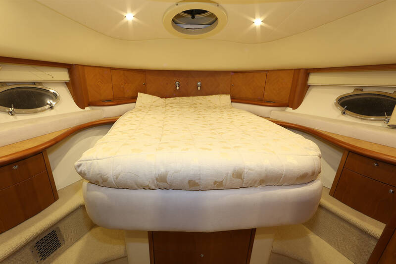 Bow cabin