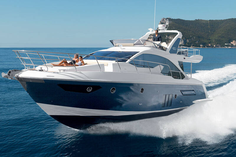 Exterior Azimut Flybridge 50