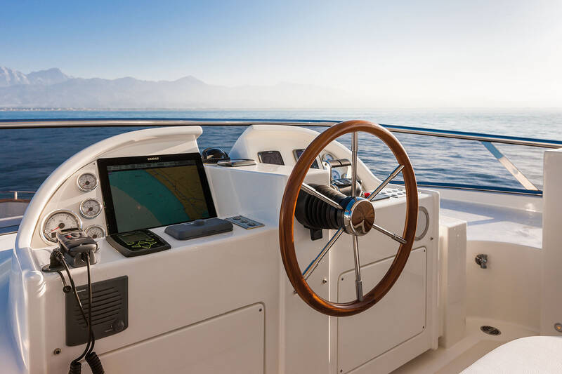 Helm station on flybridge