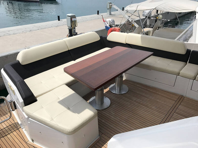Cockpit table