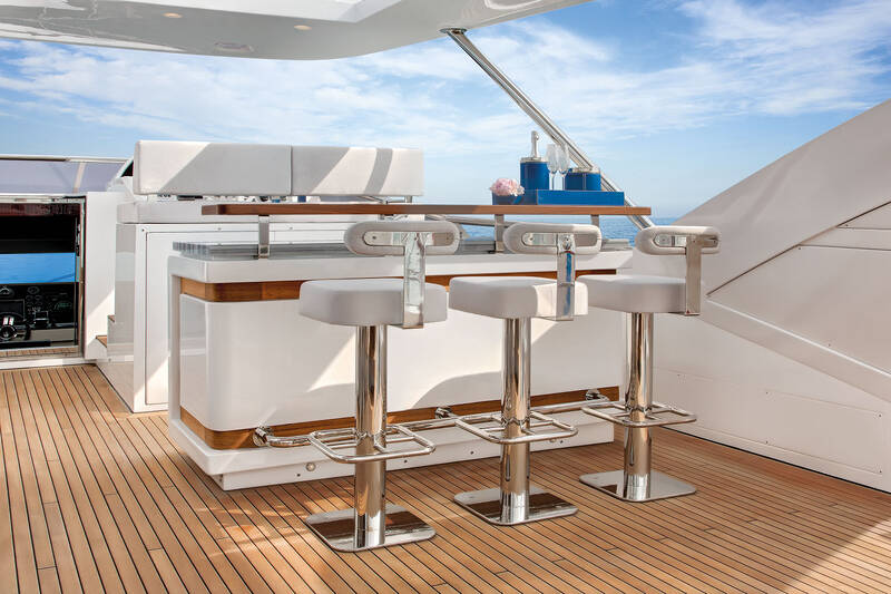 Bar on flybridge