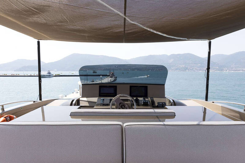Helm station on flybridge