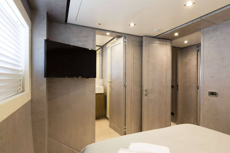 Guest cabin on port side