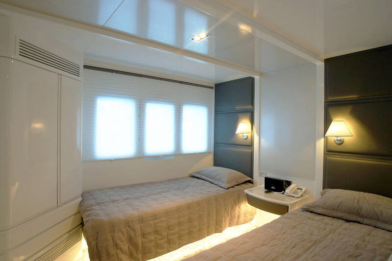 Twin guest cabin