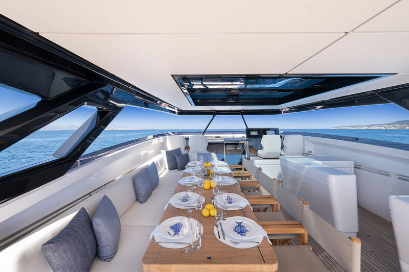 Sundeck dining