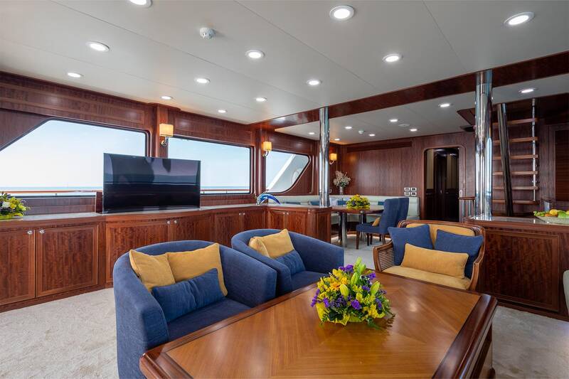 Main deck salon
