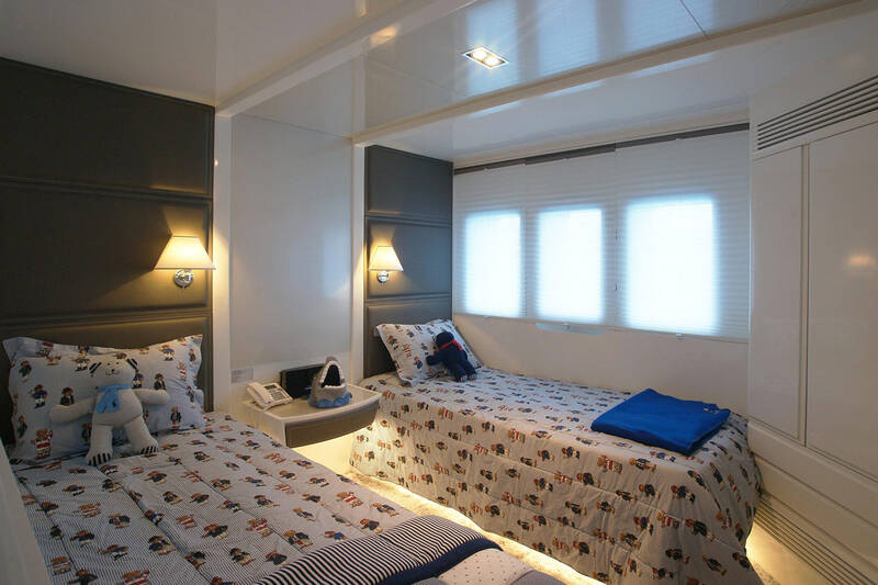 Twin guest cabin