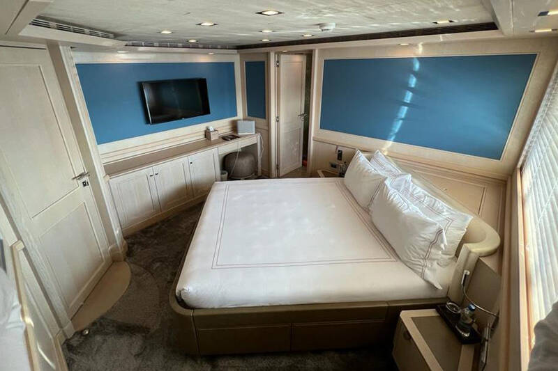 Double cabin