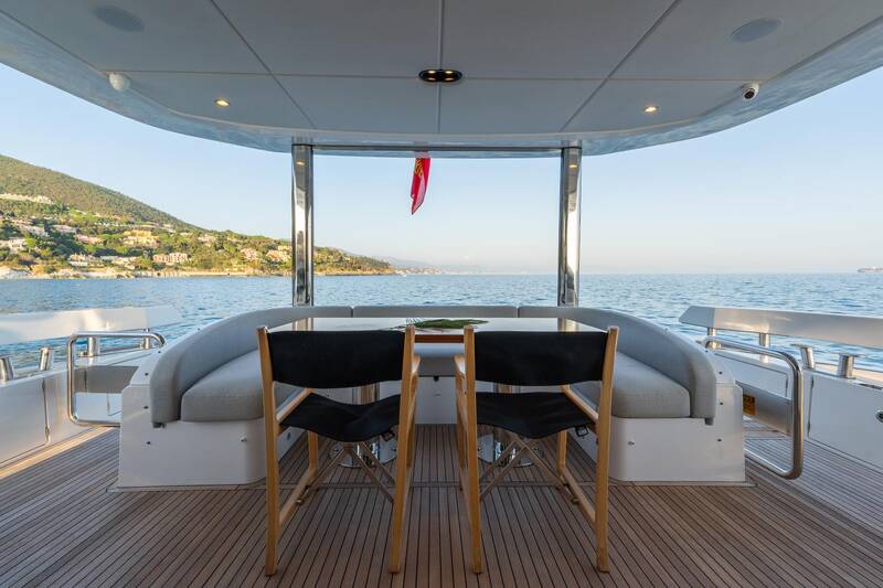 Dining area on cockpit