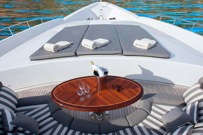 Lounge area in the bow