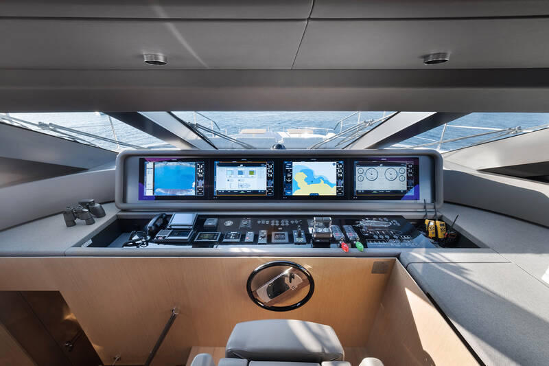 Helm station