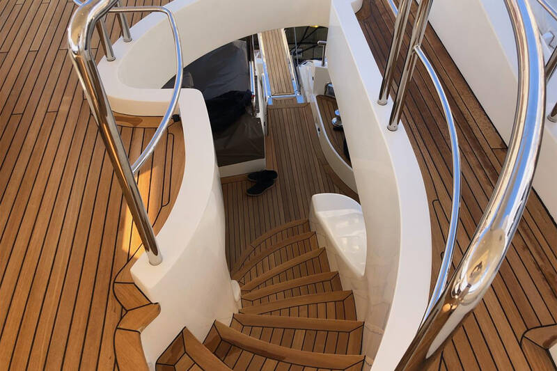 Steps to cockpit